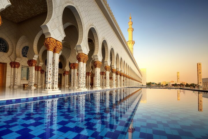 Explore the stunning architecture of Abu Dhabi's Mosque alongside the breathtaking views of the Louvre Museum complemented by a delightful lunch on Yas Island. A journey through culture and beauty.
